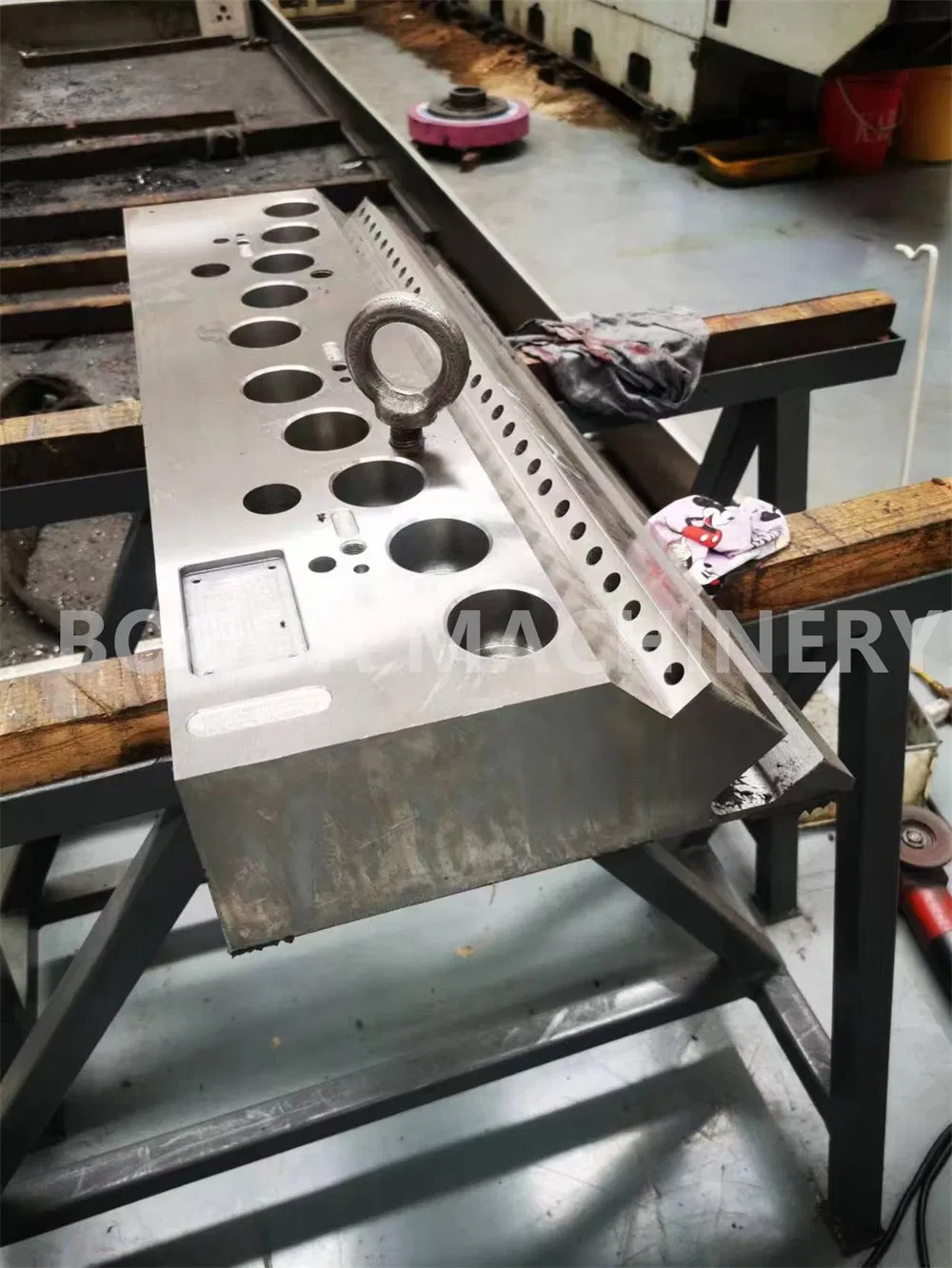 تصميم جديد من بوغدا 400mm 520mm قالب بثق ورقة PVC بعرض T لصنع حواف الأثاث