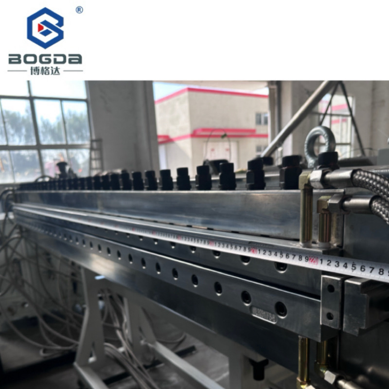 قالب من الصلب عالي الدقة 2200mm لعرض 2050mm ألواح الرغوة PVC