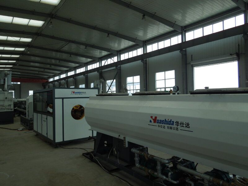 خط إنتاج أنابيب ضغط المياه/الغاز من مادة HDPE ذات النفايات المنخفضة، بطبقات فردية ومتعددة بالتغليف المشترك