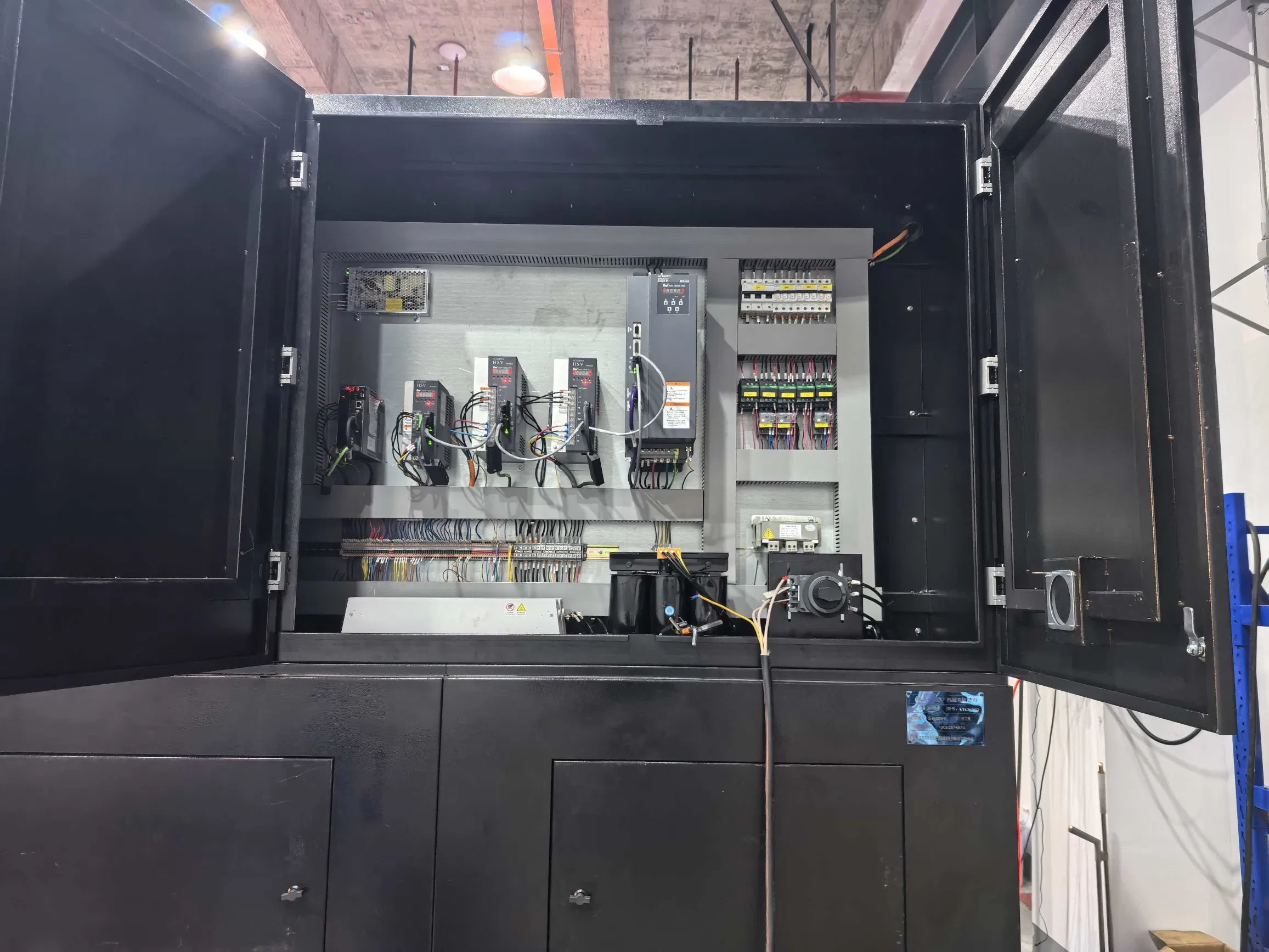 آلة CNC عمودية متطورة Vtc5060A لإنتاج القوالب