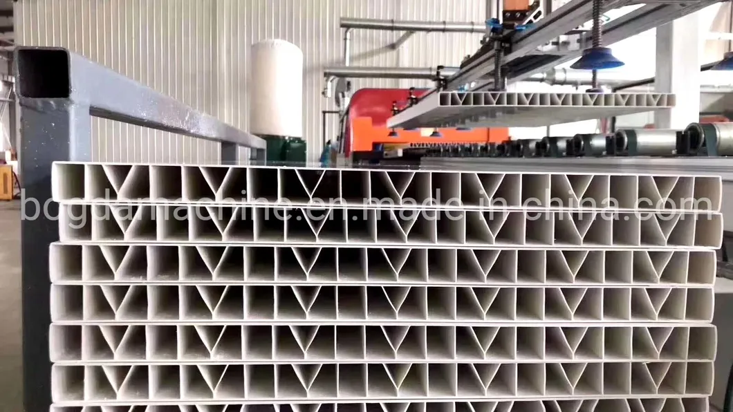 قالب بثق لوحات PVC المجوفة