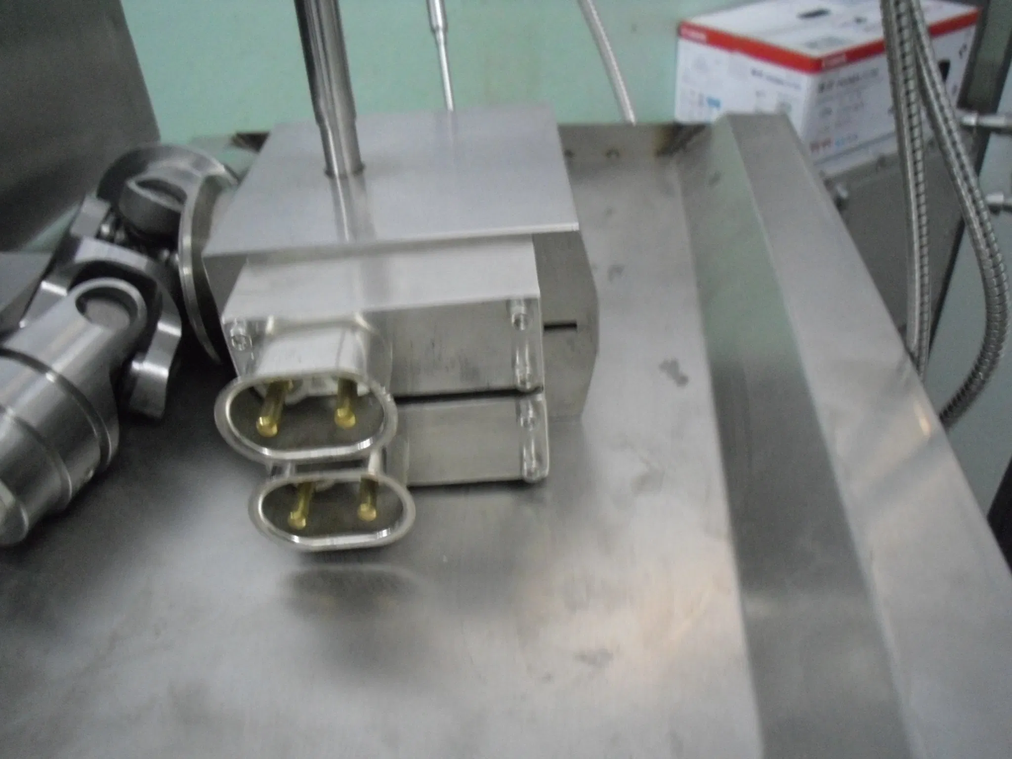 قوالب البثق لمنتجات الصفائح من extruders مزدوجة اللولب المخروطية المخبرية