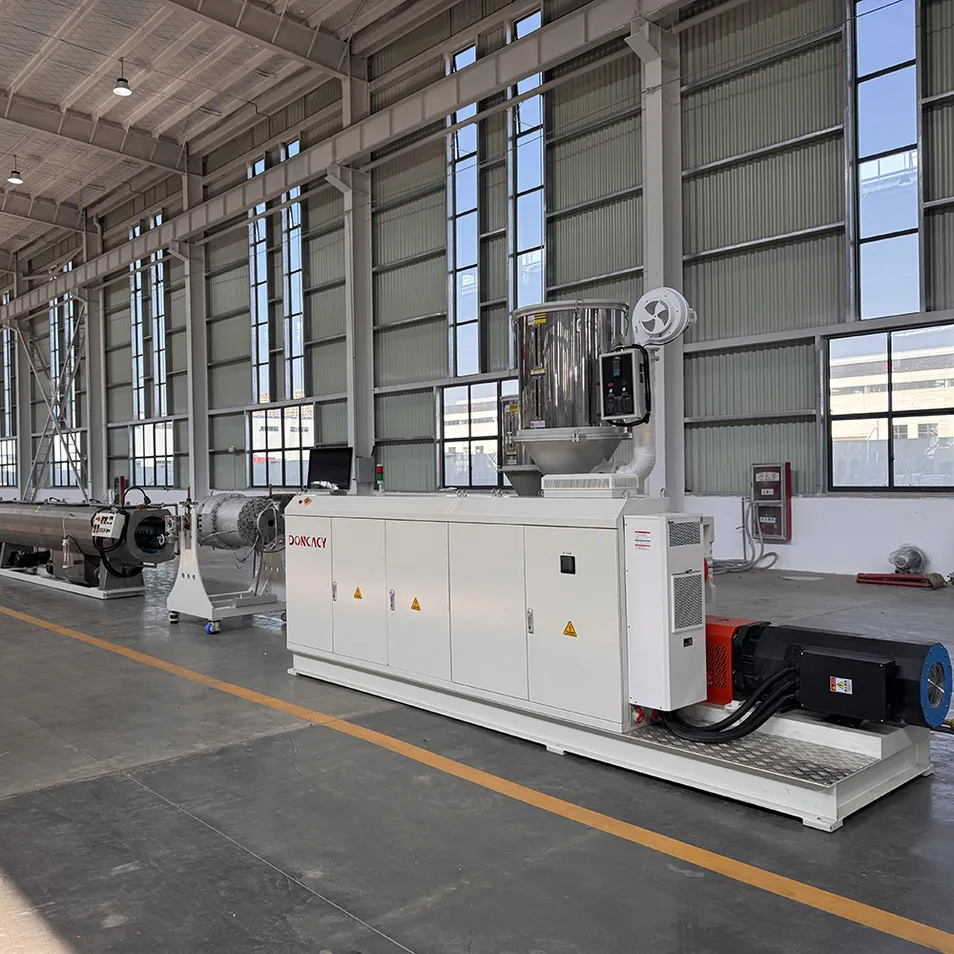 خط إنتاج عالي الكفاءة لأنابيب HDPE/PPR/Mpp بتقنية البثق المتعدد الطبقات بواسطة برغي مفرد
