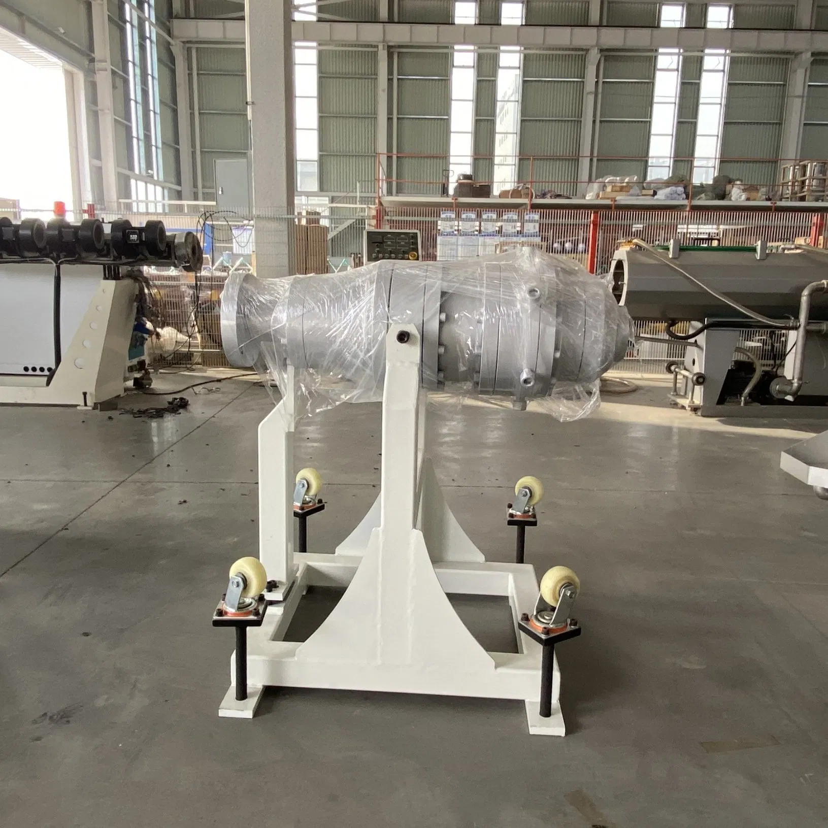 خط إنتاج عالي الكفاءة لأنابيب HDPE/PPR/Mpp بتقنية البثق المتعدد الطبقات بواسطة برغي مفرد