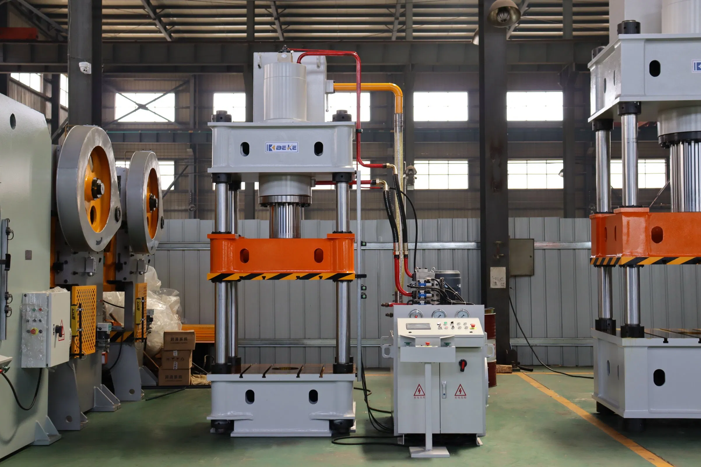 Y32-400t 4 عمود 3 آلات ضغط هيدروليكية لصنع المساحيق