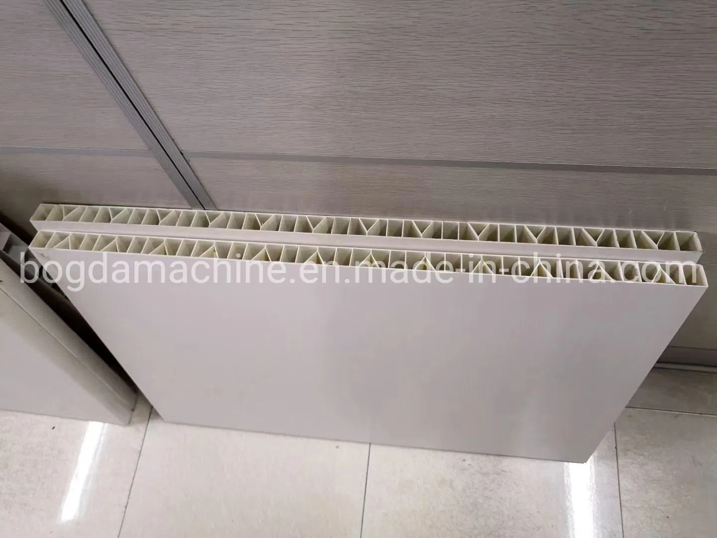 قالب بثق لوحات PVC المجوفة من بوغدا لصفائح البلاستيك