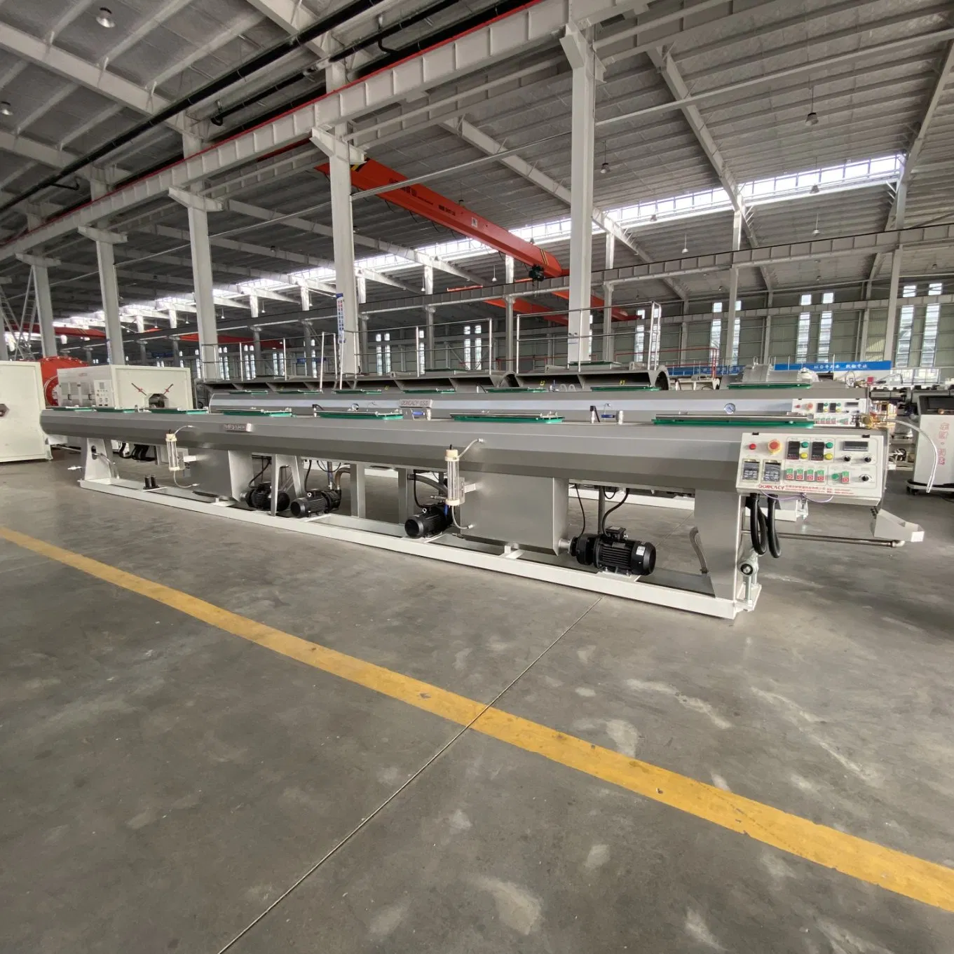 خط إنتاج عالي الكفاءة لأنابيب HDPE/PPR/Mpp بتقنية البثق المتعدد الطبقات بواسطة برغي مفرد