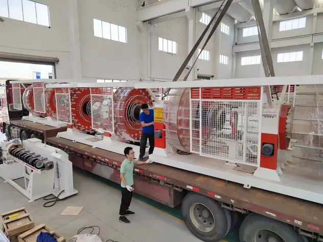 خط إنتاج عالي الكفاءة لأنابيب HDPE/PPR/Mpp بتقنية البثق المتعدد الطبقات بواسطة برغي مفرد