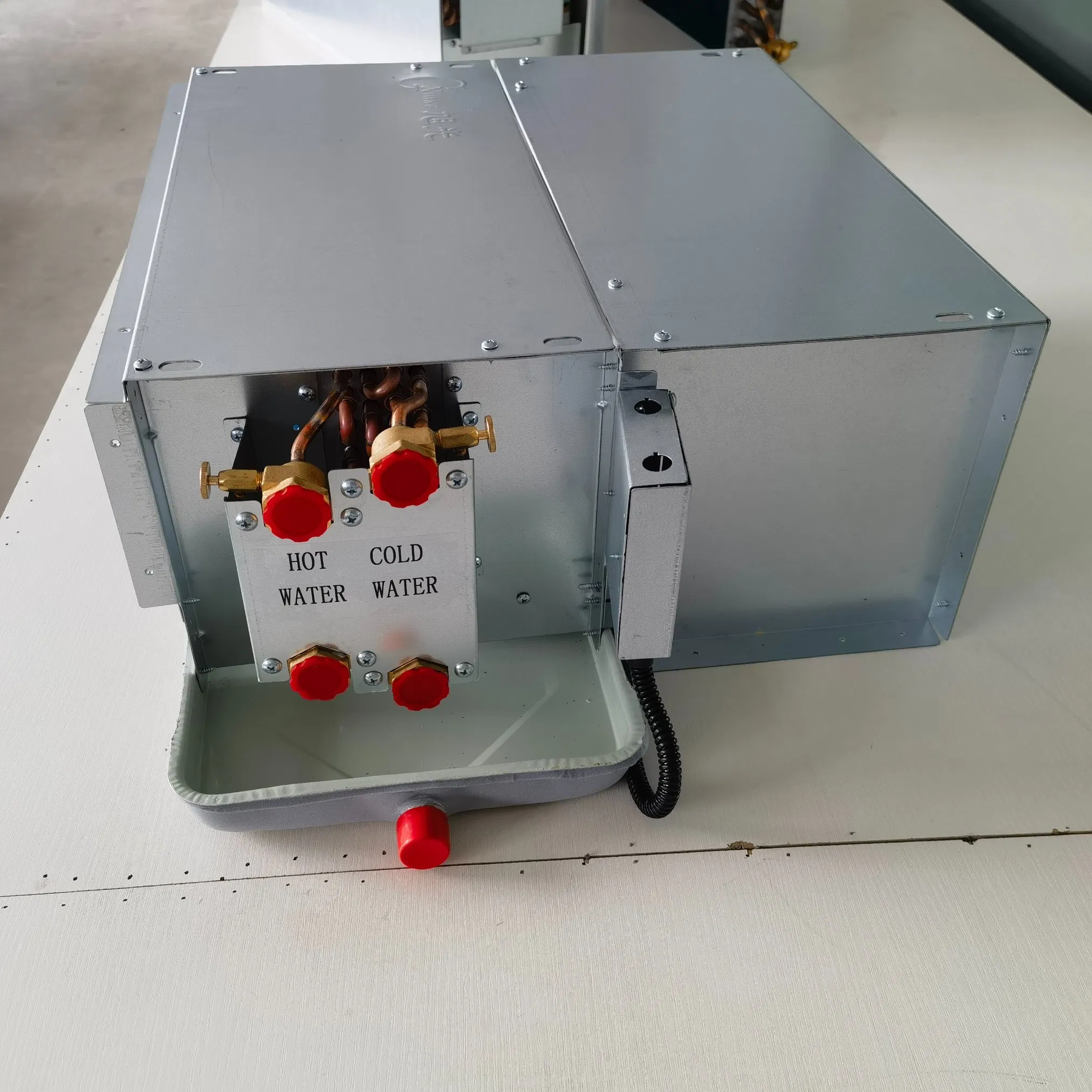 CE Certificate Ultra Thin Ceiling Concealed/Cassette Type/Hidden Water Duct Fan Coil Unit with 4 Pipes and 2 Pipes for Hotel and Halls