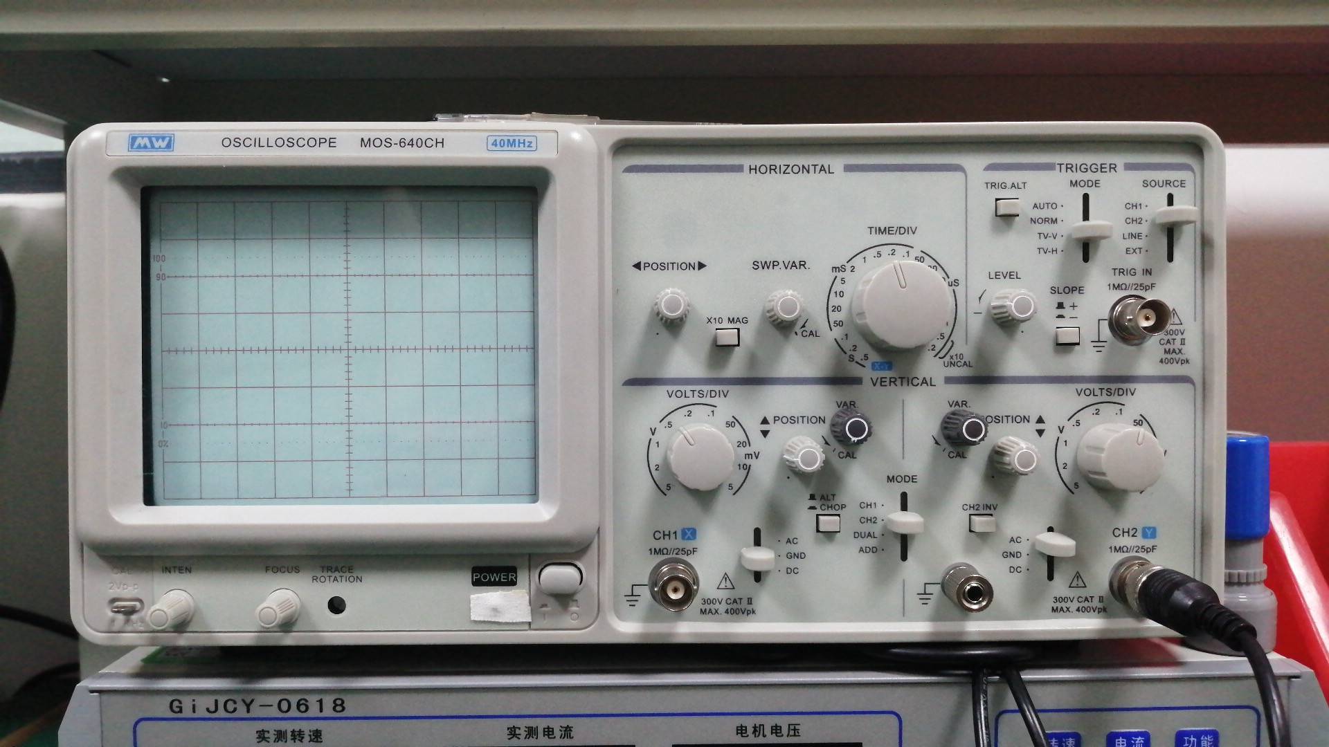 Oscilloscope for motor electrical signal analysis and waveform testing