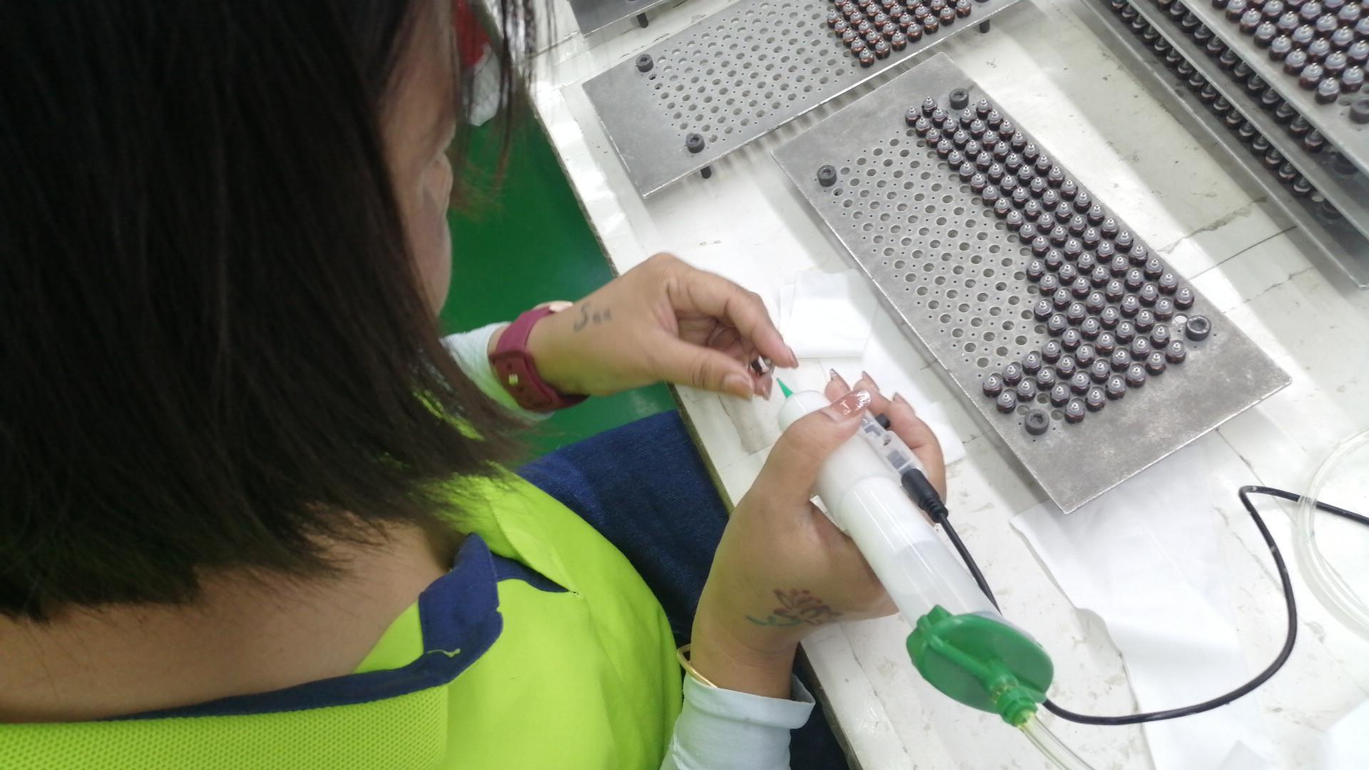 Gluing process in motor component assembly
