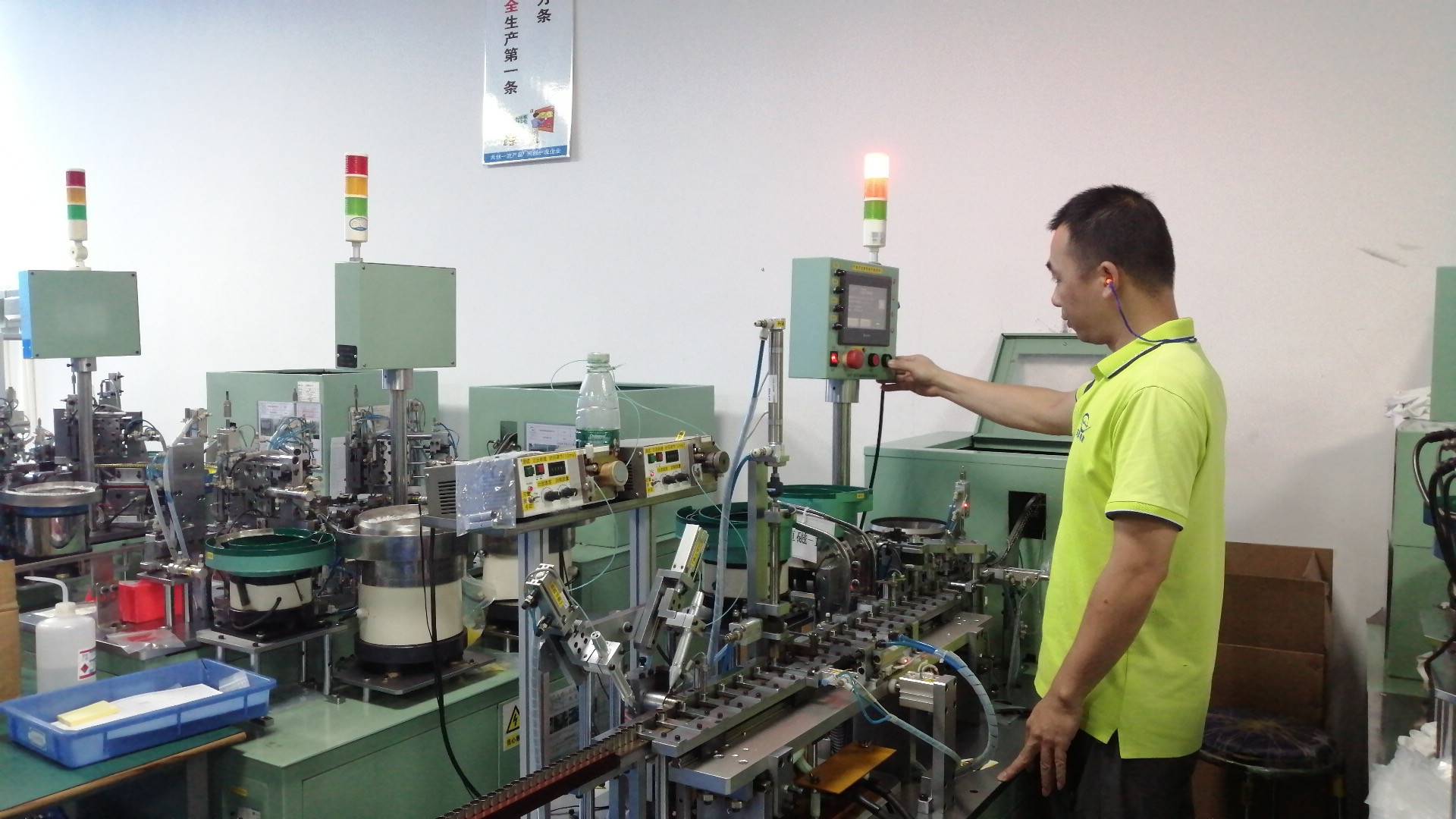 Magnet assembling process for permanent magnet DC motor