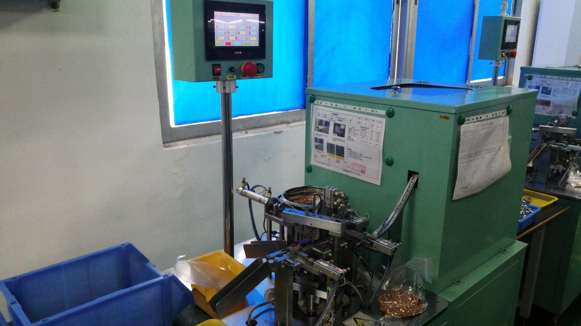Automatic pressure bearing assembly for micro motor production