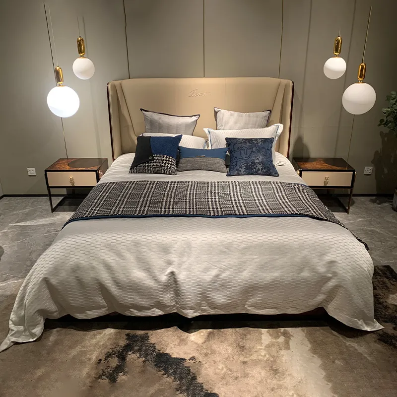 Detalle de cama de lujo tapizada