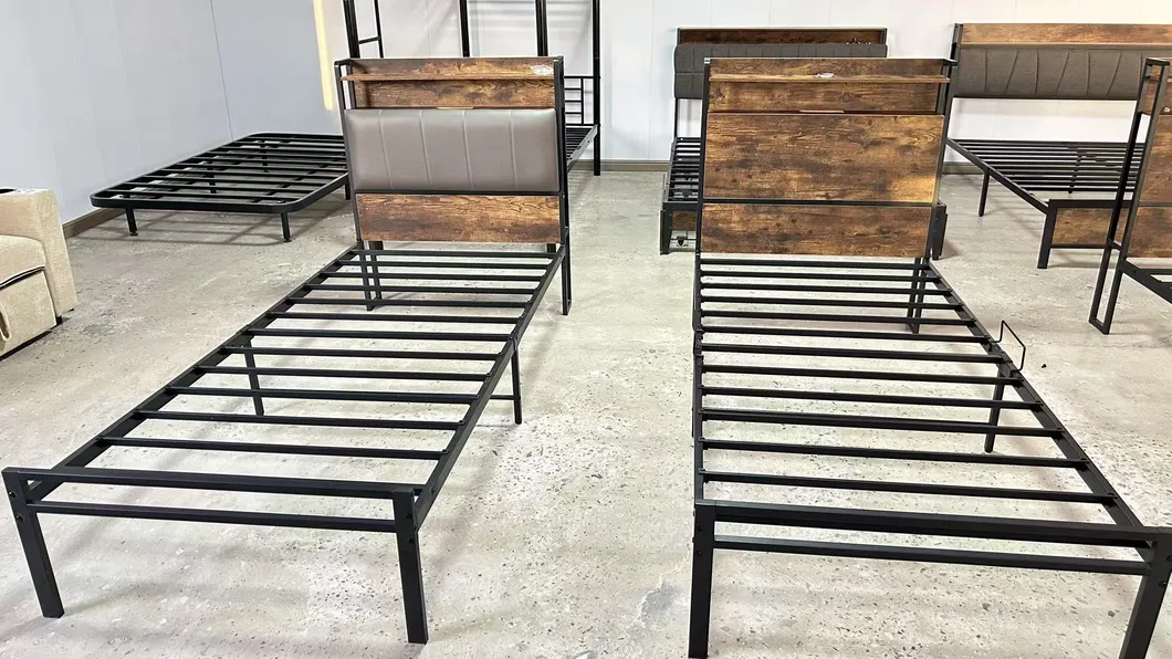 Solución de instalación fácil para el dormitorio, cama de plataforma de acero, cama de hierro con cabecera
