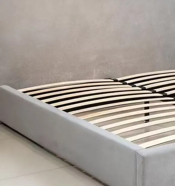 Cama doble de madera maciza con tapizado de felpa gris, simple y moderna, fabricada en China