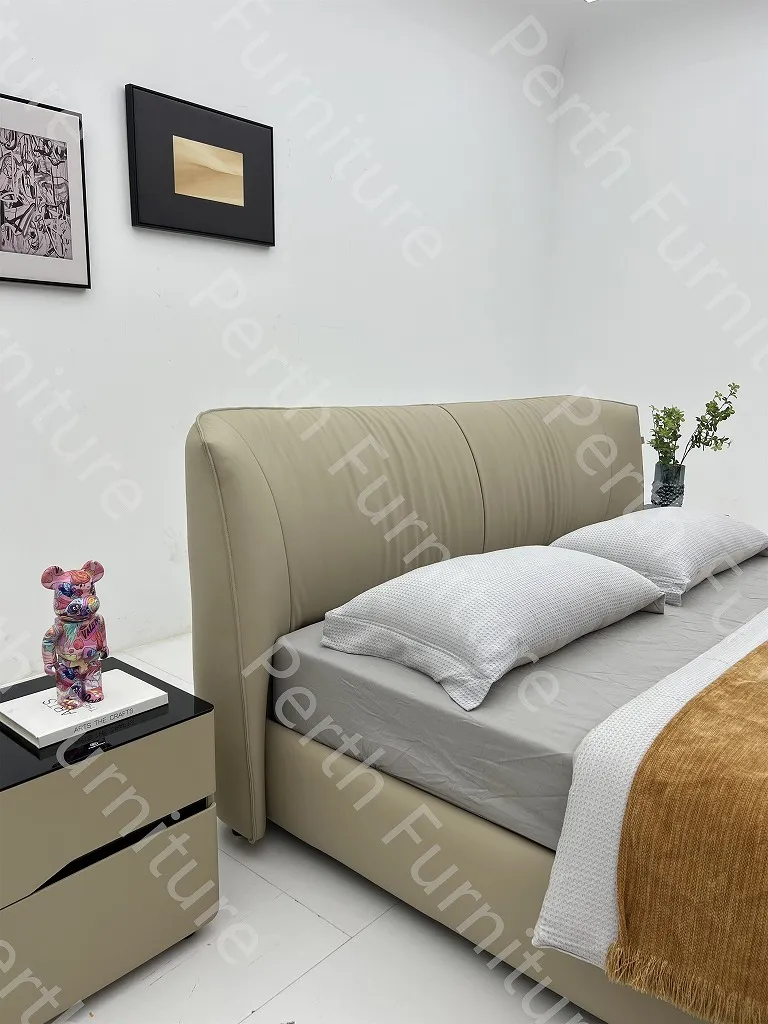 Cama moderna acogedora con patas de metal - Vista 2