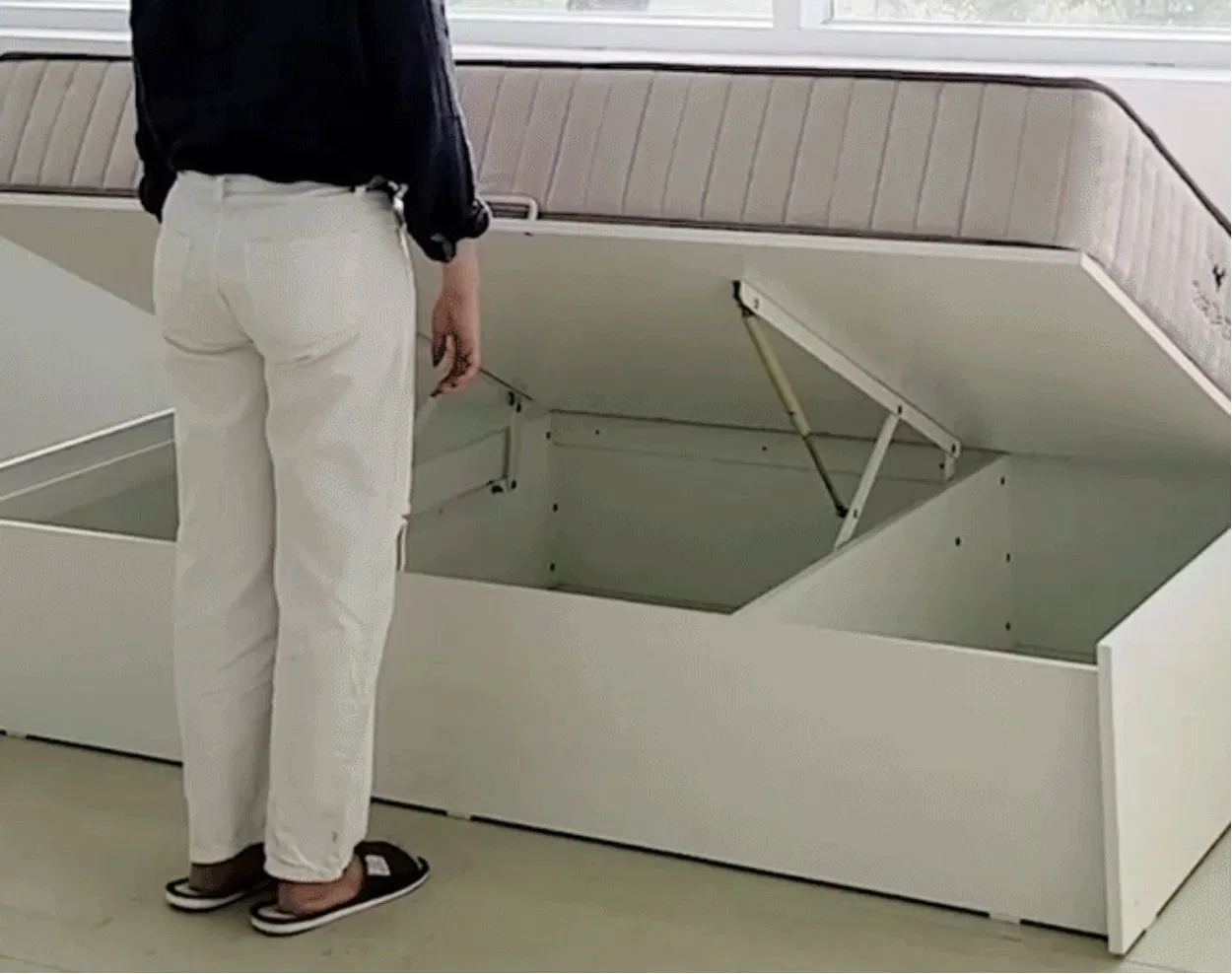 Cama de madera moderna y duradera con almacenamiento hidráulico y diseño moderno