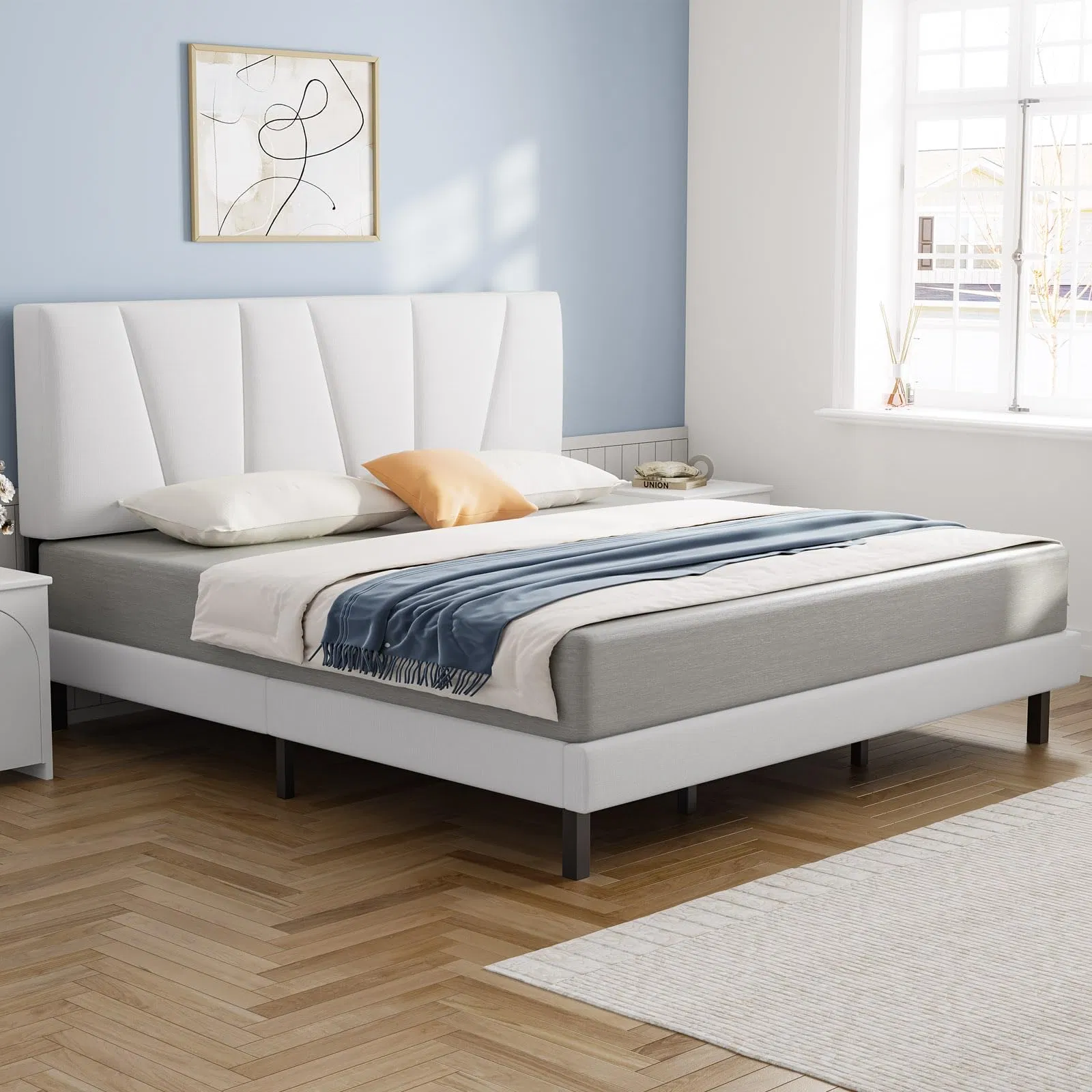 Cama matrimonial con marco tapizado de franela, cabecero y tira de madera resistente, gran capacidad de peso, fácil de ensamblar, blanca