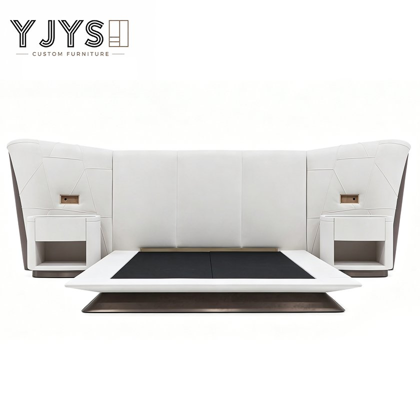 Cama de plataforma de cuero acolchado en forma de ala con mesitas de noche integradas, muebles de lujo para interiores