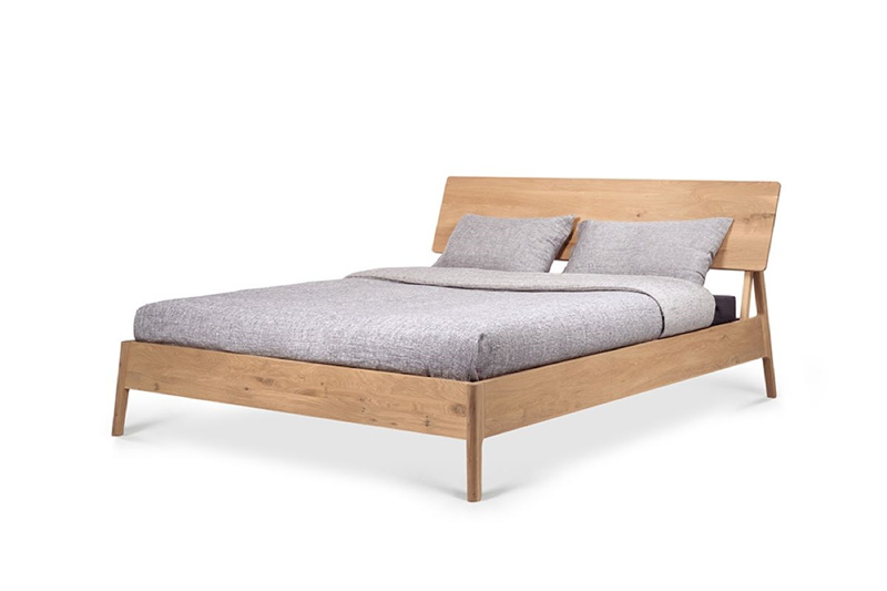 Uso doméstico fabricante chino venta al por mayor alta calidad artesanía natural roble macizo cama de aire cama de madera en tamaños de individual doble rey
