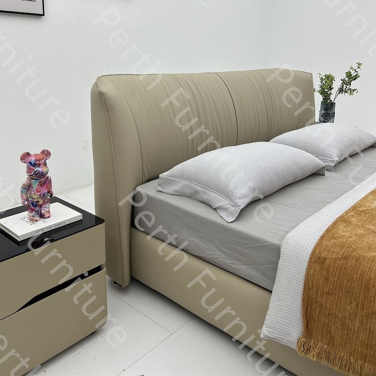 Cama moderna acogedora con patas de metal, tela de PU y tela de microfibra de PU para muebles de hotel y hogar con Wooden-Mxt-902