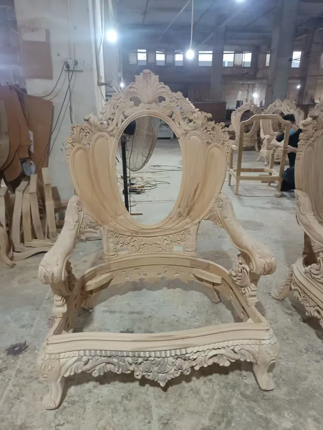 European Hand-Carved Furniture French Luxury Bedroom Sets King Size Solid Wood Bed Canopy Wooden Beds