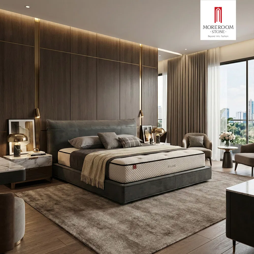 Suite de lujo para dormitorio principal de casa de campo con cama California King y conjunto de muebles para área de estar