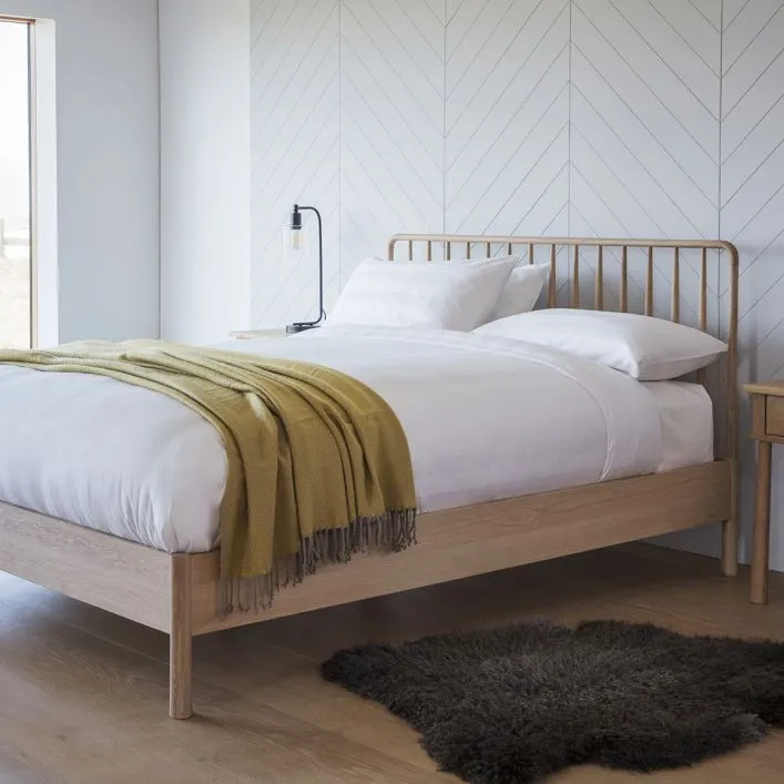 Cama de madera estilo nórdico pintura negra cabecero espiga