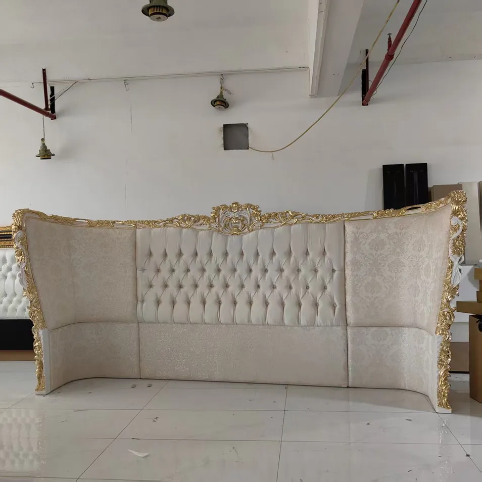 European Hand-Carved Furniture French Luxury Bedroom Sets King Size Solid Wood Bed Canopy Wooden Beds