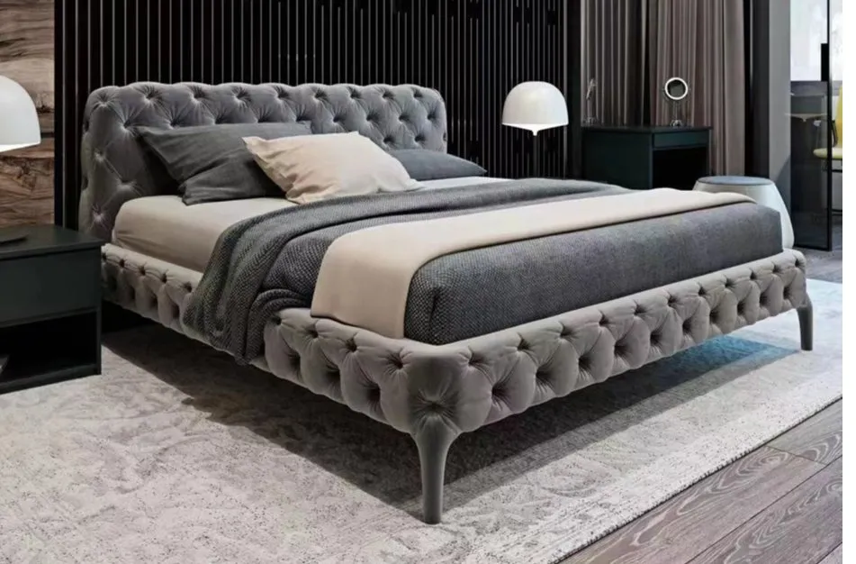 Cama King de Madera Sólida Elegante con Tapicería de Cuero Premium