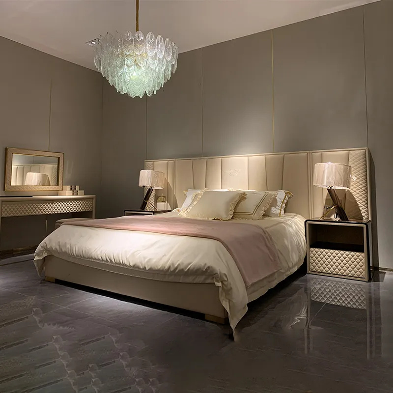 Mueble de dormitorio cama king size con cabecero alto tapizado, cama plataforma con elevación a gas, beige, con almacenamiento
