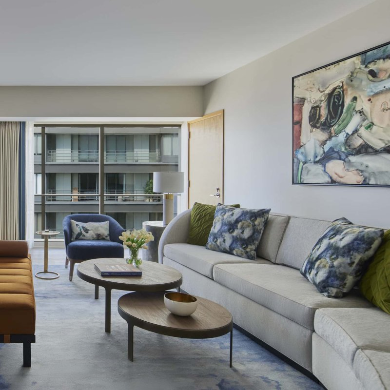 Conjuntos de muebles de dormitorio de hotel elegantes y lujosos, diseñados para cumplir con los más altos estándares en aplicaciones de hospitalidad de lujo