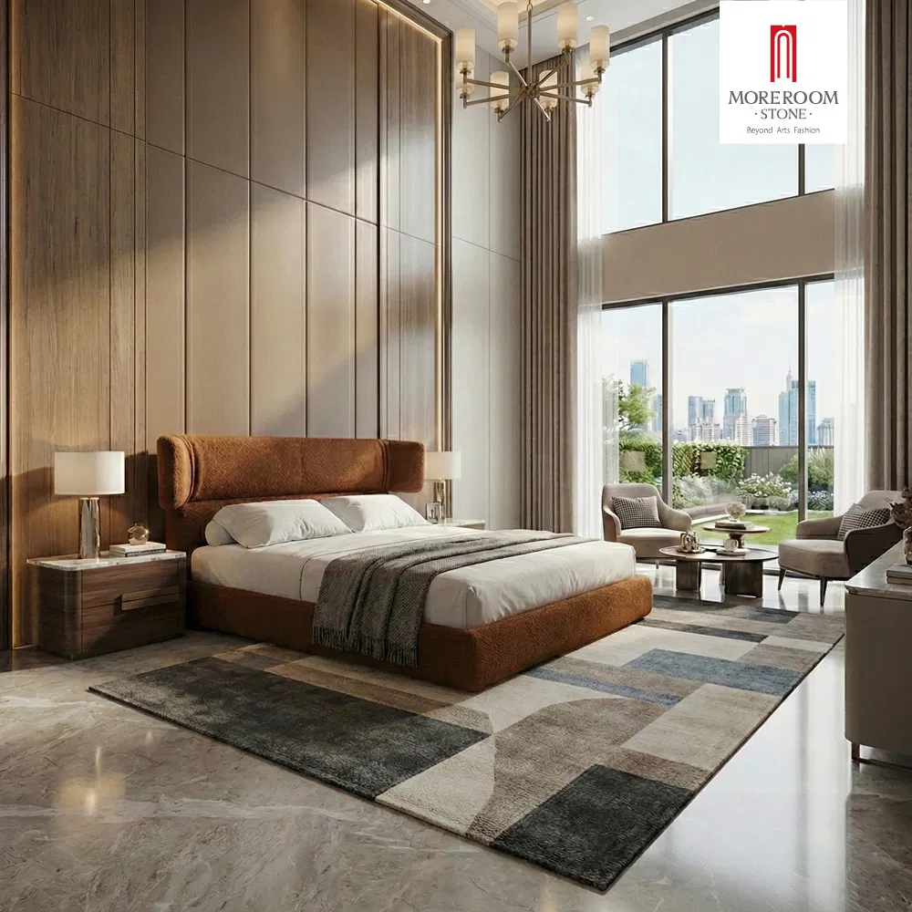 Suite de dormitorio principal de forma curva para habitación de estilo Art Deco con cama redonda de terciopelo y base dorada