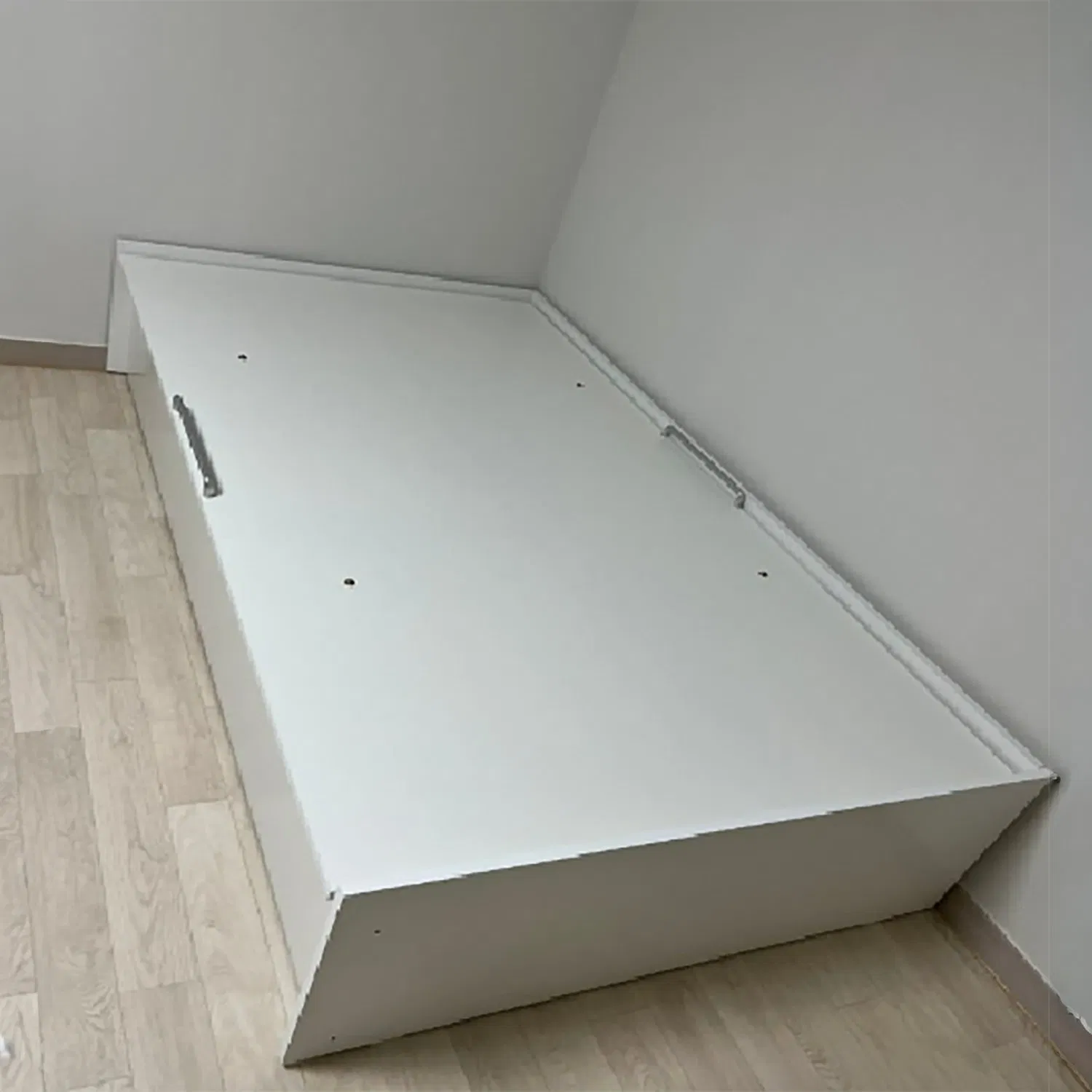 Cama de madera moderna y duradera con almacenamiento hidráulico y diseño moderno