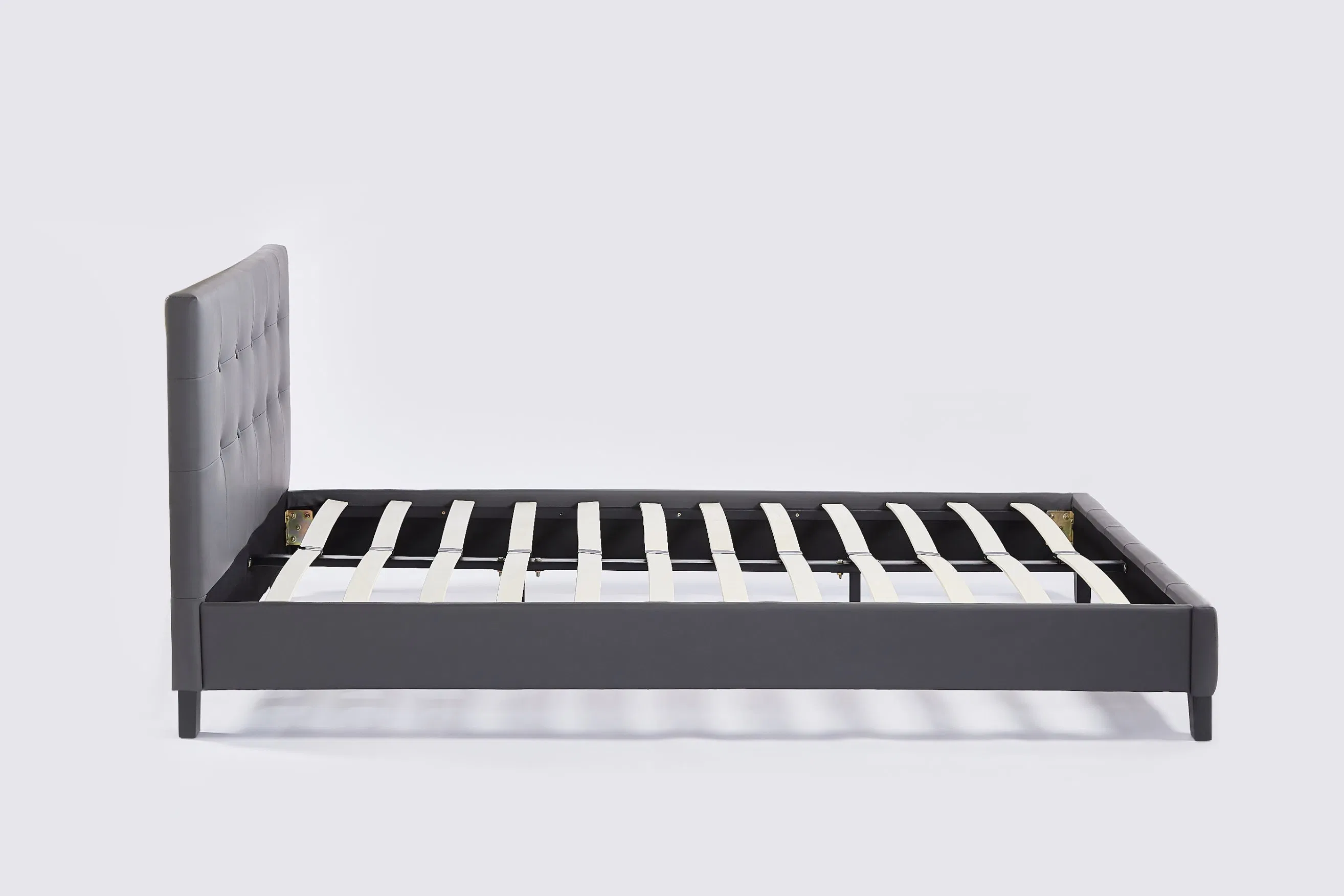 Cama King Size de Cuero Moderno con Estructura Tapizada de Cuero