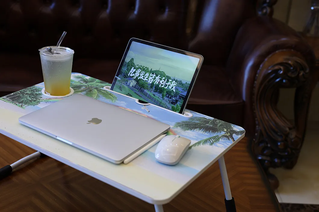 Laptop Table Display 2