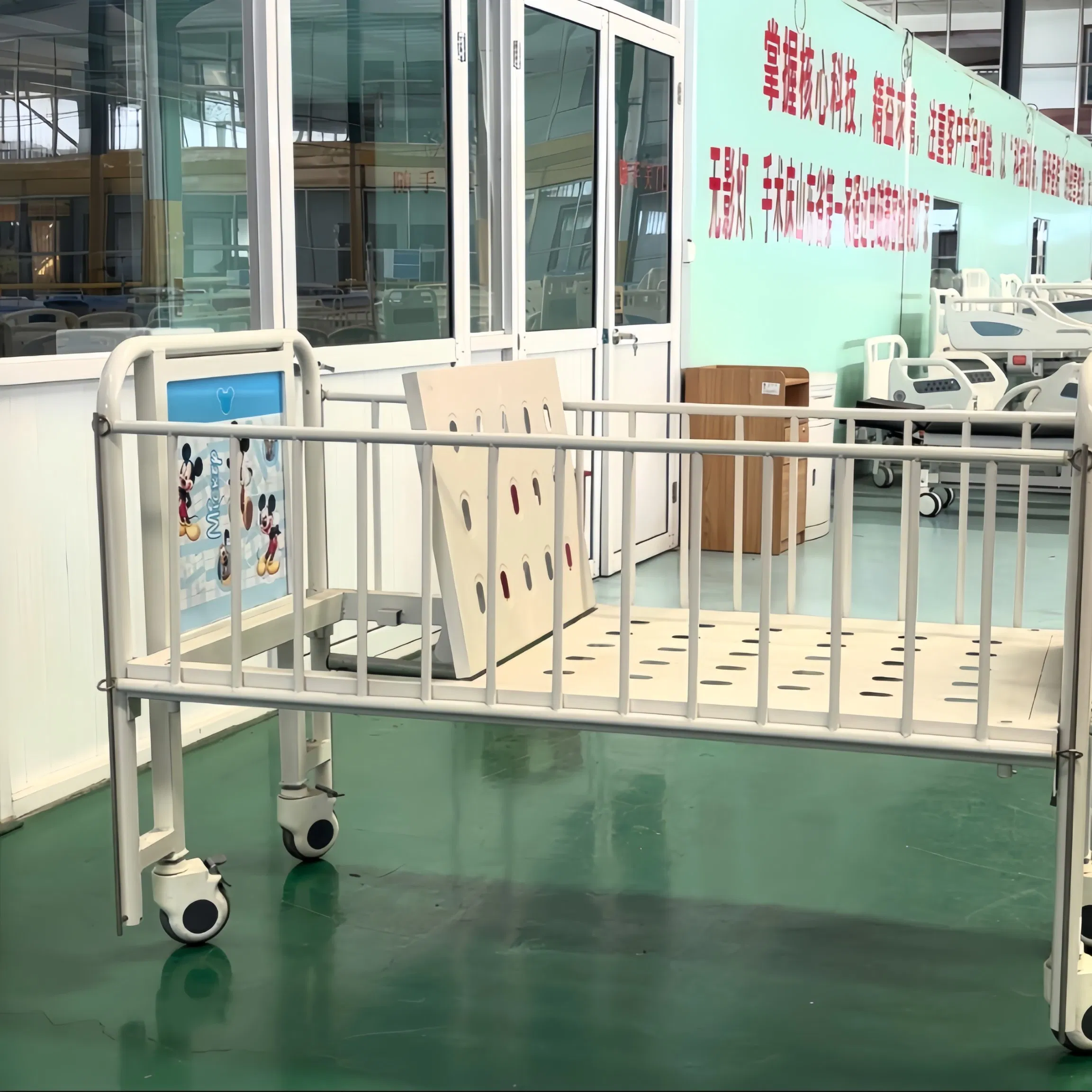 Single Crank Manual Control One Function Hospital Adult Baby Infant Crib Steel Hospital Baby Crib