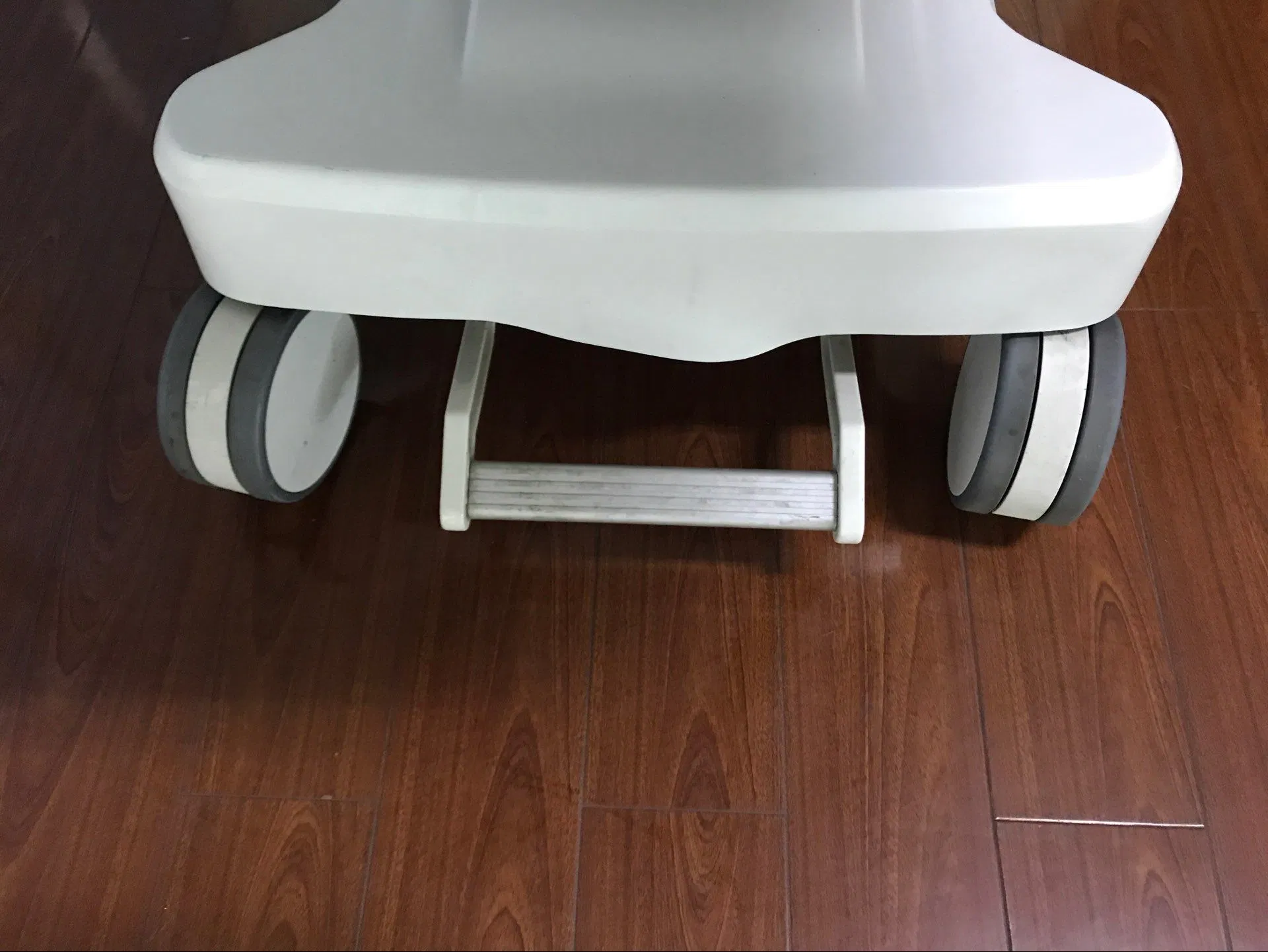 High-Quality Hydraulic Shower Trolley with ISO &amp; SGS Approval