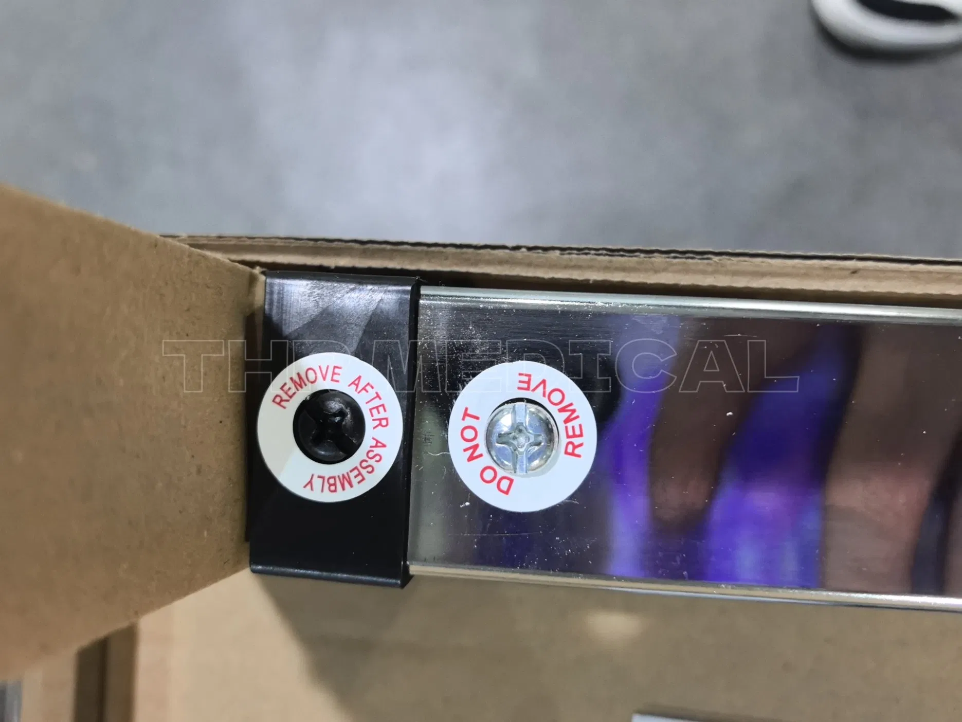 Hospital Furniture Cheap Adjustable Overbed Table Price (THR-YU610)