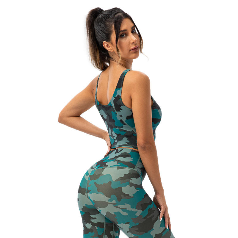 مجموعة نسائية من طقم اليوغا واللياقة البدنية بتصميم تمويه