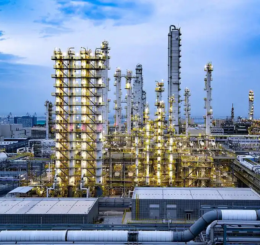 Ceramic chemical packing for distillation and absorption towers