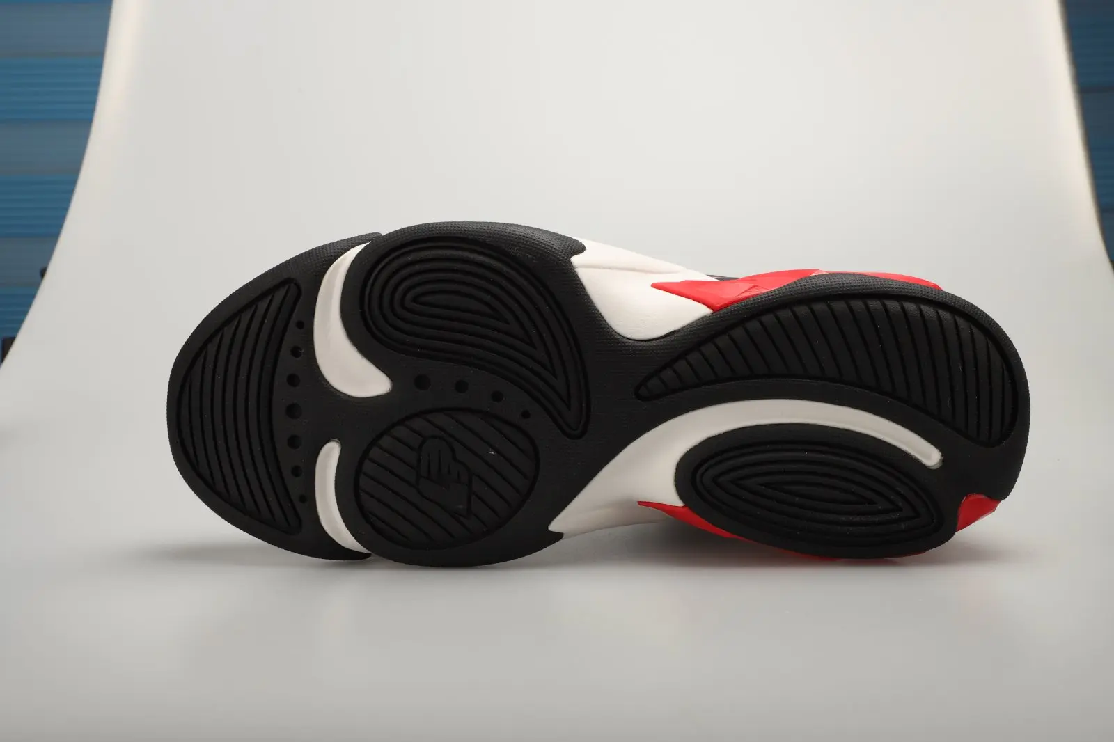 China Mesh Breathable Rubber Wear-Resistant High-Top Fashion Running Shoes - Light Breathing, Fearless Progress Manufacturers, Suppliers