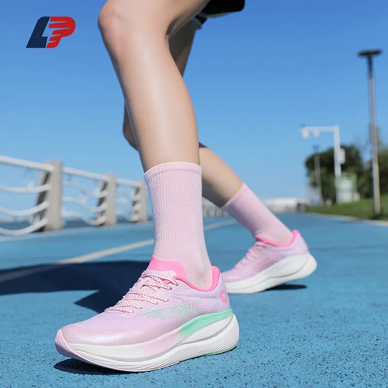 China Women's Carbon Plate Running Shoes Lightweight Cushioned Sneakers with Breathable Upper and Non-Slip Sole Factory, Suppliers