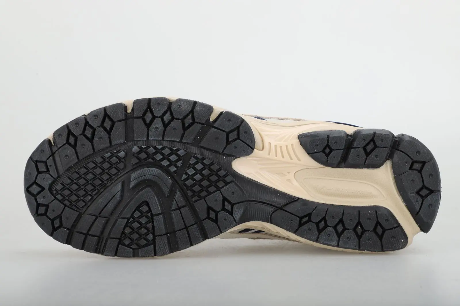 China LPMX Fashionable Breathable Synthetic Leather Stitching Mesh Non-Slip Rubber Sole Sneakers Manufacturer, Supplier