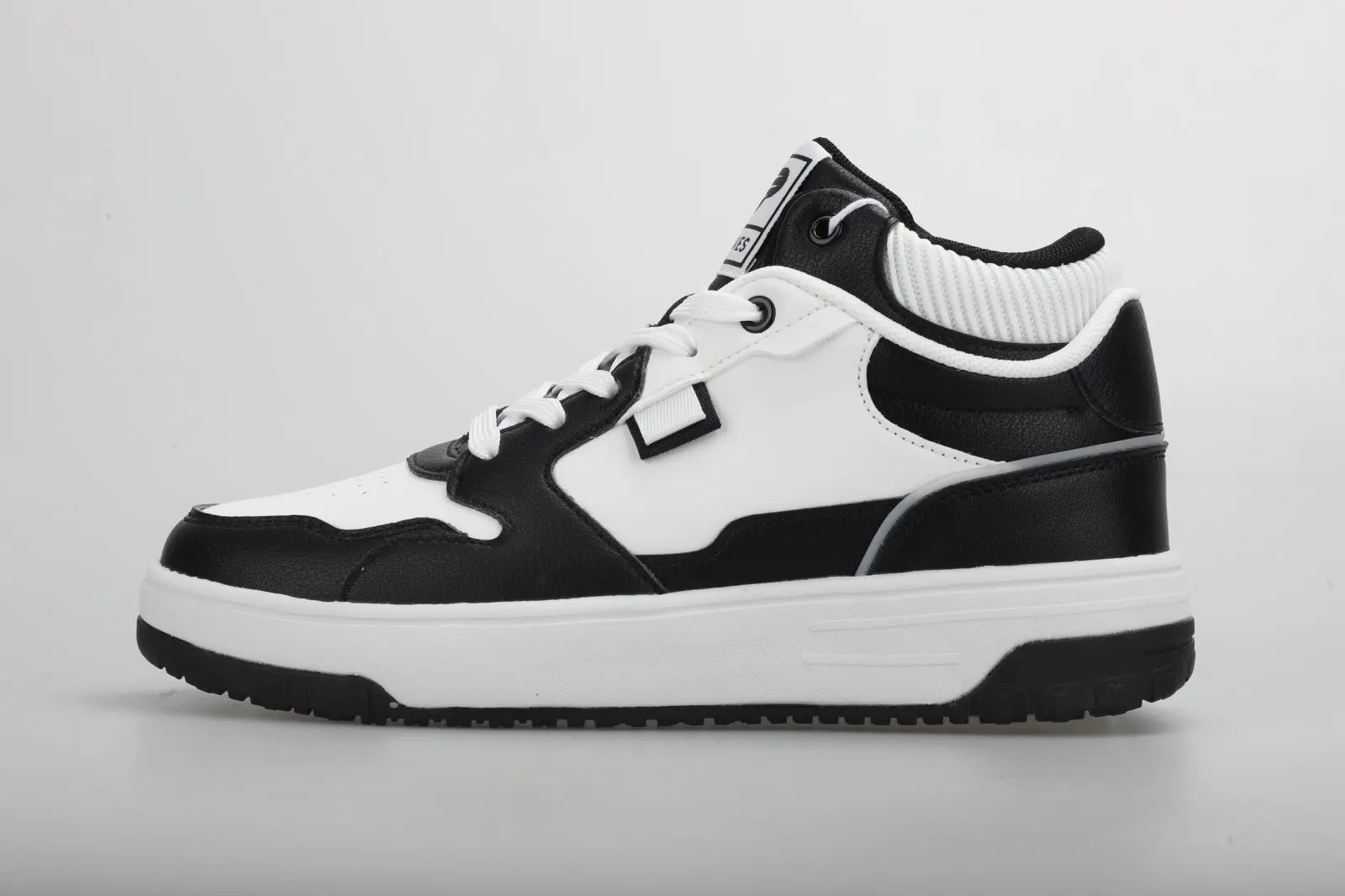China Genderless High-Top Synthetic Leather Breathable Wear-Resistant Non-slip Rubber Sole  Casual Shoes Factories, Suppliers