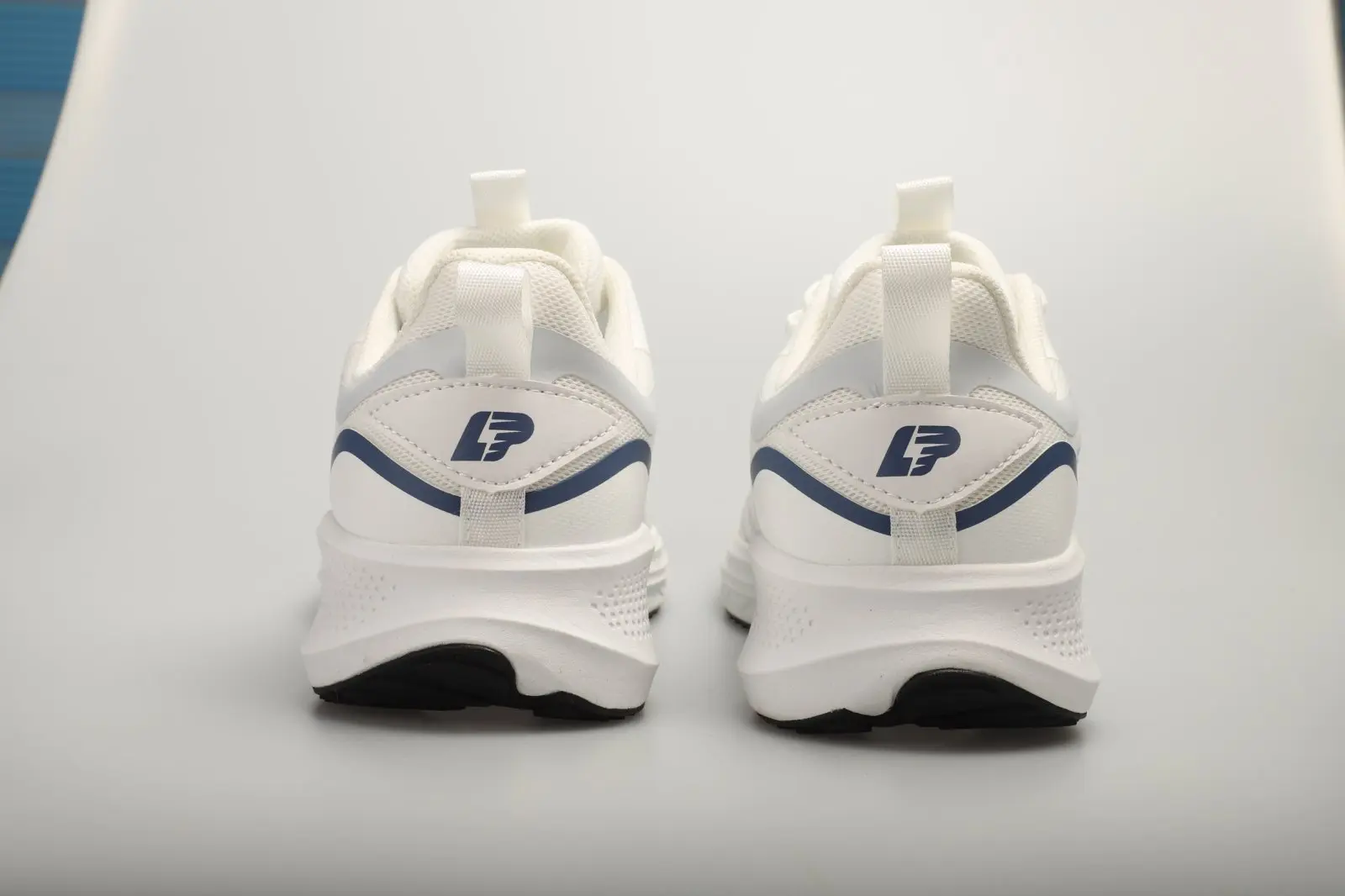 China LPMX Comfortable and Breathable Mesh Lightweight Carbon Plate Sole Sneakers Manufacturers, Supplier