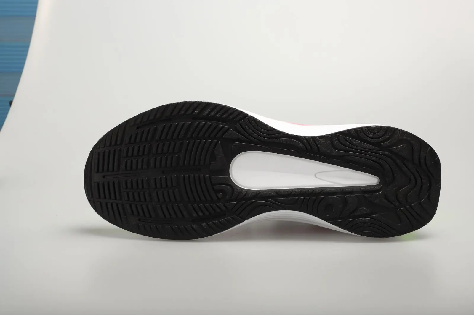 ODM LPMX Trendy Lightweight Breathable Mesh Running Shoes with Carbon Plate Sole Manufacturer, Factory
