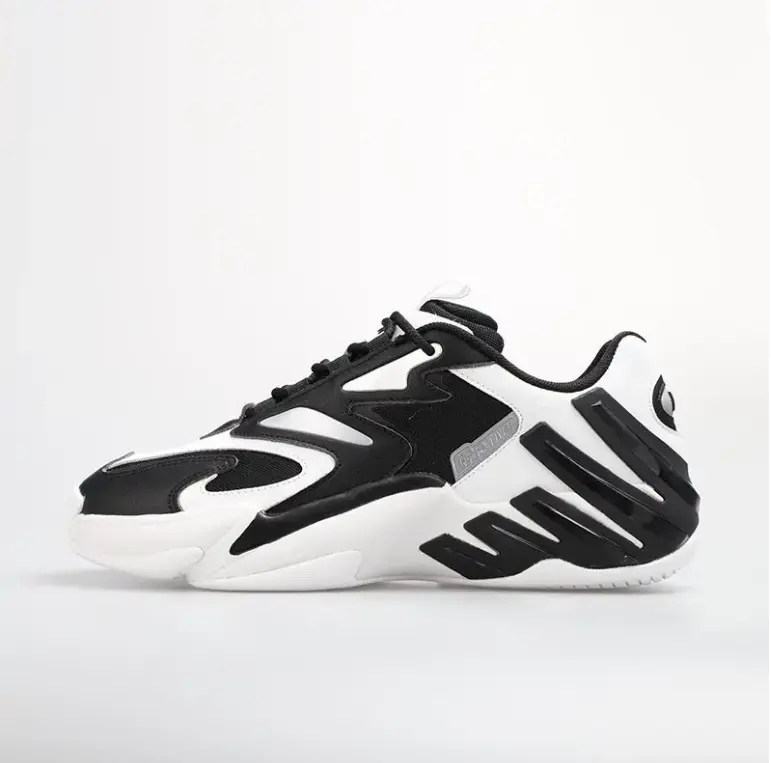 Expert Warning on Ill-Fitting Men's Sneakers Damaging Knees and Spine Health
