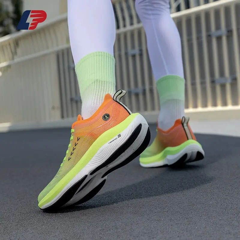 China Arrow Velocity 1.0 Men's Professional Training Running Shoes with Popcorn Cushioning, Shovel Carbon Plate and Anti-Slip Rubber Outsole for Speed, Stability and Daily Road Runs Manufacturers, Supplier